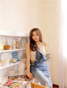 美女露波